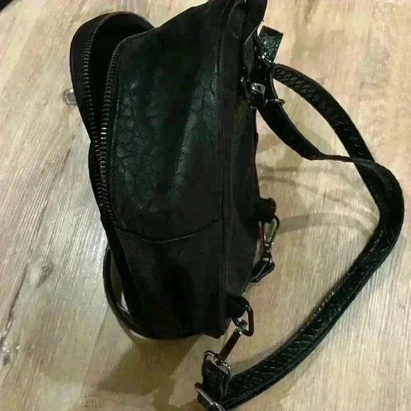 Adidas black animal print mini backpack with 2 zipper pockets - Picture 7 of 7